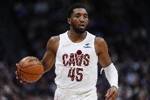 苦苦支撑!米切尔强投三分命中 率领骑士追到10分分差