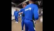 😂队内氛围独特!名场面:雄鹿昔日球员通道内的WWE!