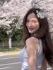 与花争艳!杨政女友孟雅芳晒春季出游照 美的不可芳言😍
